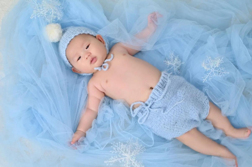 长宁两个半月宝宝发育标准